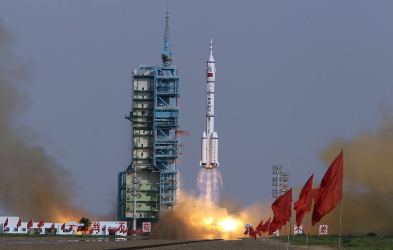 O foguete Larga Marcha 2F, com a nave Shenzhou IX, decolou com sucesso às 18h37 (07h37 de Brasília) da base de Jiuquan, no deserto de Gobi, no noroeste da China | REUTERS/Jason Lee