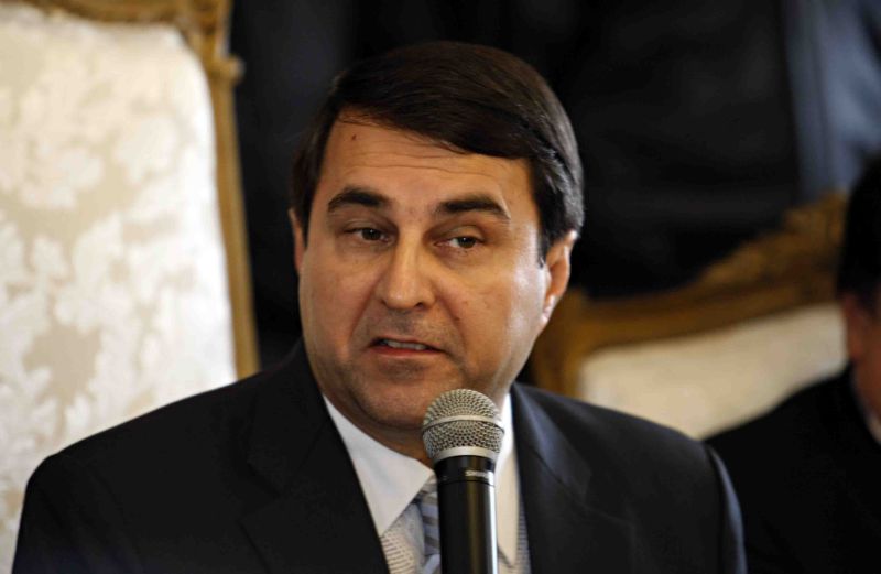 O novo presidente do Paraguai - Frederico Franco - concede sua primeira coletiva de imprensa como mandatário do país | Christian Rizzi/Gazeta do Povo