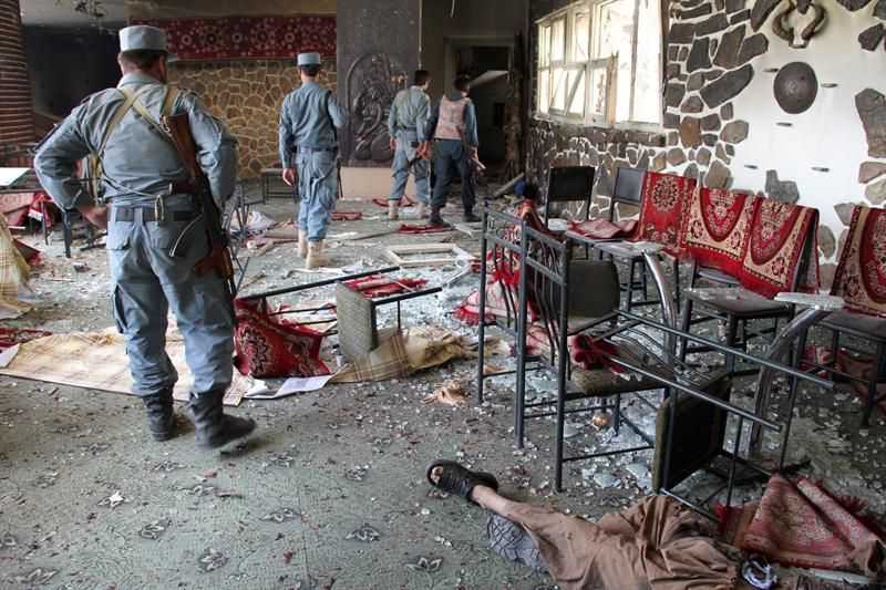 Polícia invadiu hotel em Cabul e matou cinco insurgentes do Taleban | EFE/S.SABAWOON