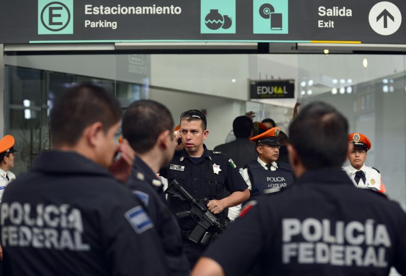 Polícia Federal isola área do aperoporto da Cidade do México após tiroteio | AFP PHOTO/Alfredo ESTRELLA