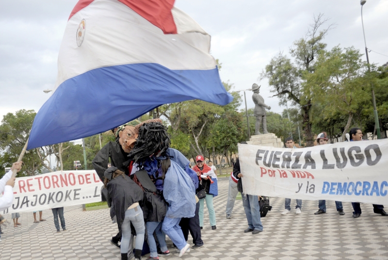 Protesto em frente da Câmara dos Deputados, em Assunção, contra o impeachment de Lugo | Norberto Duarte/AFP