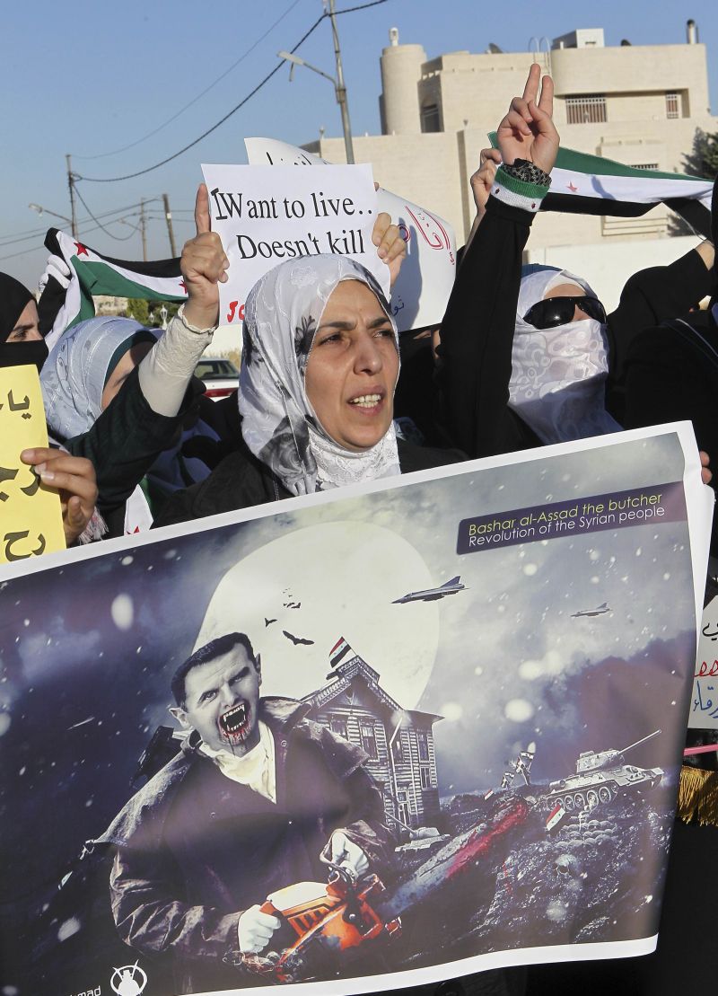 Manifestante exibe caricatura de Assad como vampiro, em Amã | Ali Jarekji/Reuters