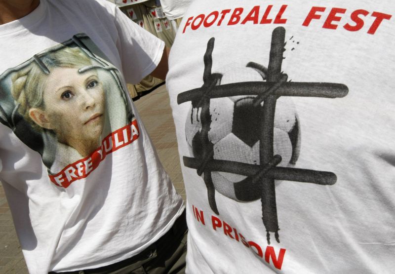 manifestantes a favor da ex-premiê ucraniana Yulia Tymoshenko protestam no centro de Kiev | REUTERS/Anatolii Stepanov