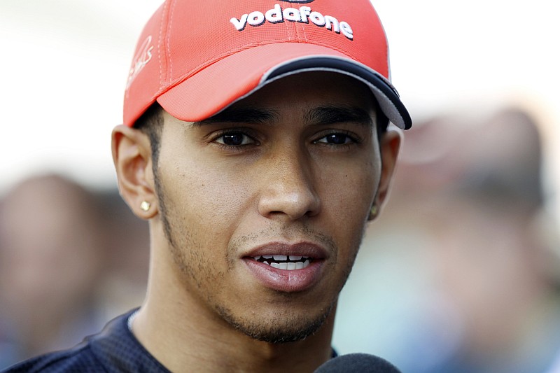 Lewis Hamilton carregará a tocha perto de Silverstone no dia 9 de julho | Lee Jae-Won / Reuters