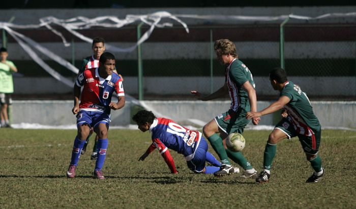 Lance da partida pela última rodada da Segundona disputada neste domingo em Prudentópolis | Josué Teixeira/Gazeta do Povo
