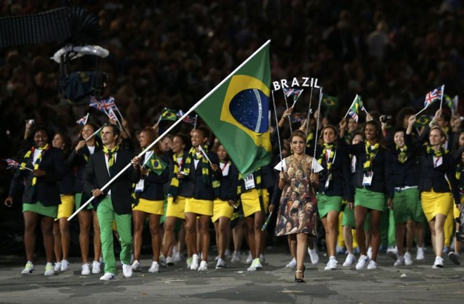 Delegação brasileira desfila durante cerimônia de abertura da Olimpíada de Londres | 