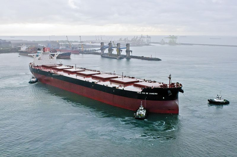 Navio mineraleiro da Vale: exportação de minério de ferro caiu quase 20% no 1º semestre | Agência Vale