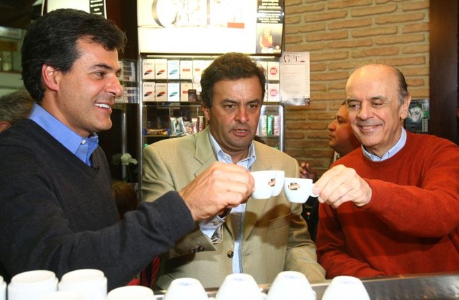 Beto Richa, candidato à reeleição, recebeu o apoio do senador Aécio Neves (PSDB) e do governador de São Paulo à época, José Serra (PSDB), que vieram a Curitiba | 