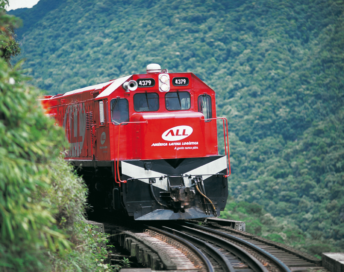 Locomotiva da ALL na Serra do Mar: ferrovia precisa de alternativa. | Divulgação
