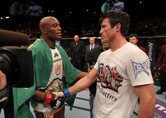 Anderson cumprimenta Sonnen após mais uma vitória |