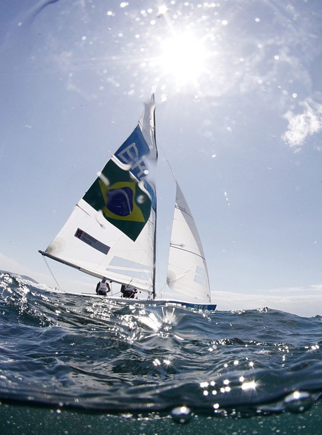 Robert Scheidt e Bruno Prada participam da regata de reconhecimento da raia olímpica |