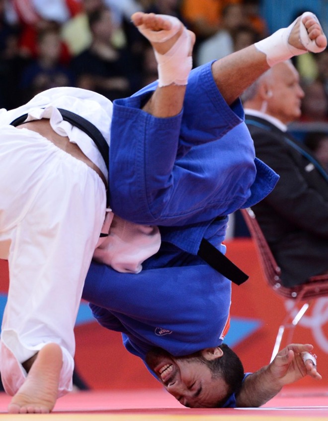 Leandro Guilheiro aplica o ippon que decidiu sua segunda luta |