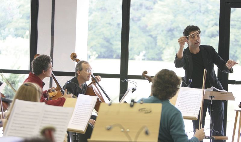 O maestro búlgaro Dian Tchobanov, pela primeira vez no Brasil, é especialista no repertório ligado à história musical de Viena | Divulgação