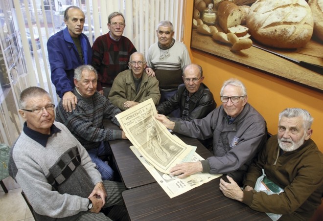 Da esquerda para a direita, sentados: Carlos Grochovski, Emiliano David, Hélio Ladewig, André Silveira, Adolfo Bartz, Adyr de Lima. Da esquerda para a direita, em pé: Nilceu Moro, José Kalkbrenner, Manoel de Oliveira |