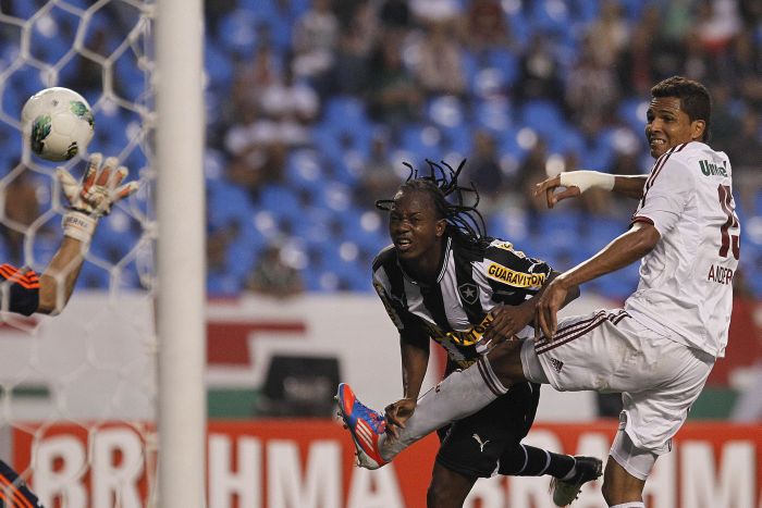 Andrezinho marcou de cabeça o gol de empate do Botafogo contra o Fluminense neste domingo | Wagner Meier/Agif