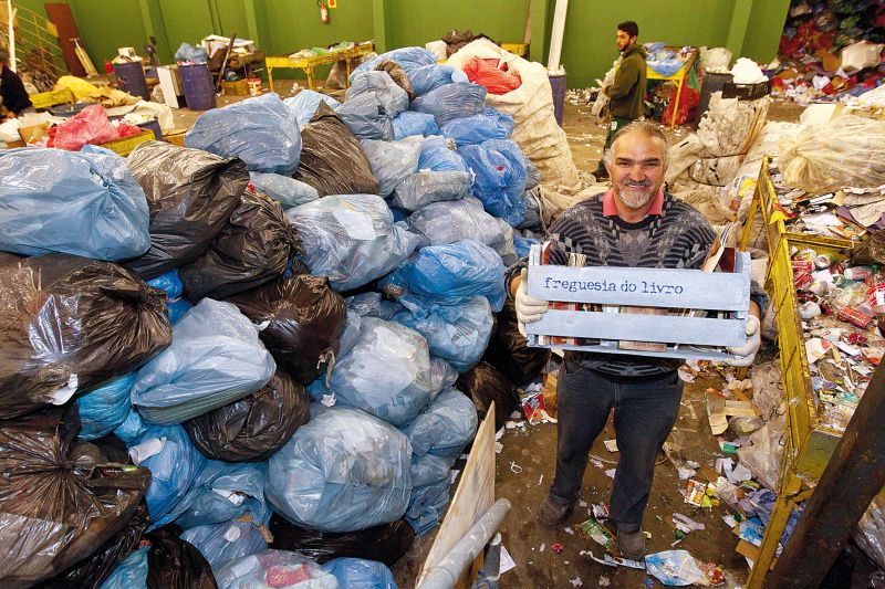 O catador Francisco Joel de Almeida é um dos entusiastas do programa Freguesia do Livro | Daniel Castellano/ Gazeta do Povo