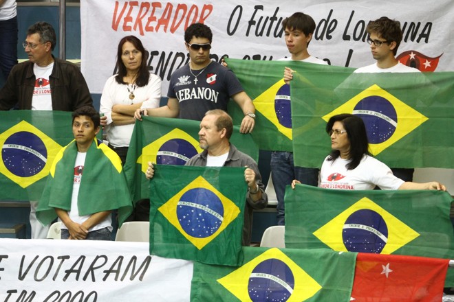 Manifestantes contra Barbosa levaram diversas bandeiras do Brasil para as galerias em sinal de protesto |