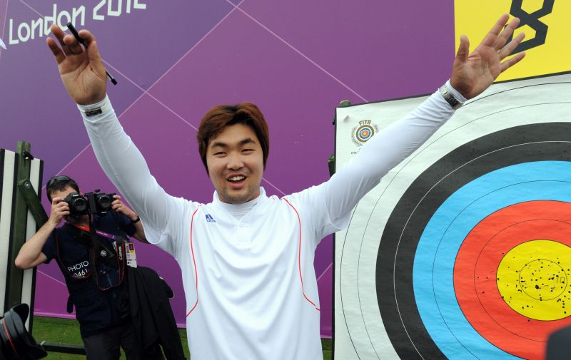 Im Dong-Hyun comemora a primeira grande façanha da Olimpíada de Londres | Toshifumi Kitamura/ AFP