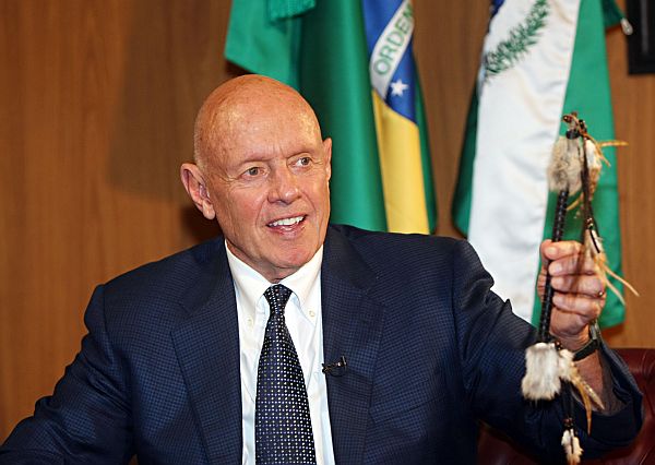 Stephen Covey, em visita a Curitiba em 2008 apresentou o "bastão da fala": é preciso aprender a entender os outros | Albari Rosa/Gazeta do Povo