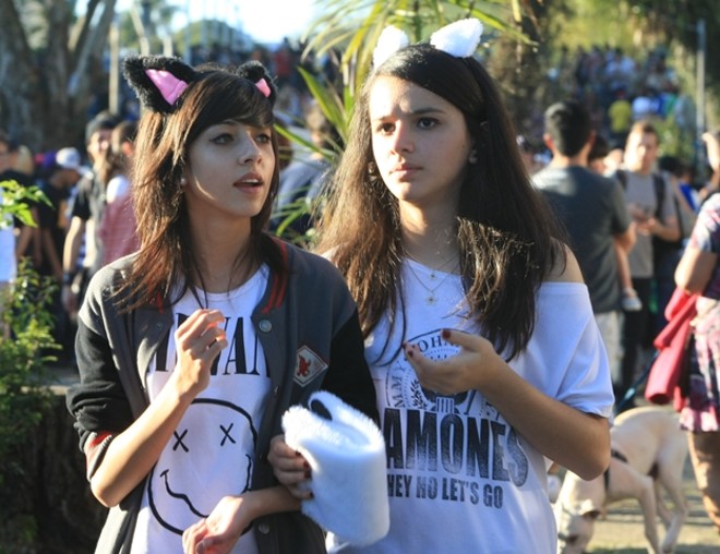 Adolescentes se vestiram com fantasias e acessórios de personagens japoneses |