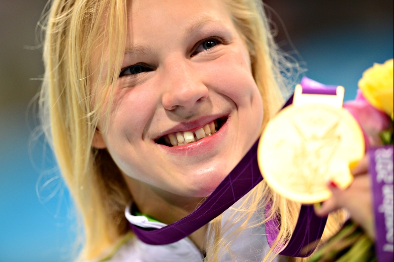 Ruta Meilutyte, de apenas 15 anos, ganhou a primeira medalha de ouro da história da Lituânia na natação | Martin Bureau/ AFP