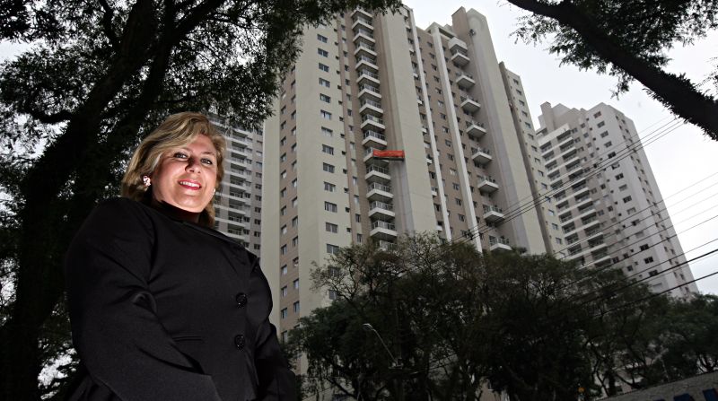 Angariadora há sete anos, Graziele Correa conta que teve dificuldades no início por falta de pessoas conhecidas no mercado | Felipe Rosa/ Gazeta do Povo