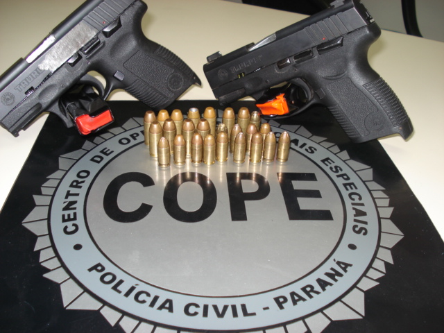 Suspeitos portavam armas com numeração raspada quando foram presos | Divulgação / Polícia Civil