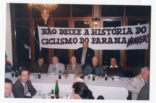 1.º Encontro de Ciclismo no Paraná, no Restaurante Cascatinha, em 21 de maio de 1999. Da esquerda para a direita: Adyr de Lima, Paulo Bartz, Garibaldo Muoio, Elon Garcia, Gilberto Pires e Aníbal Carneiro |
