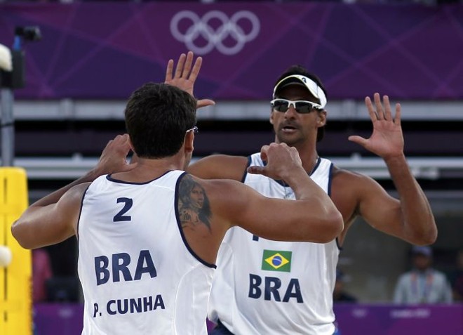 Pedro Cunha e o companheiro Ricardo comemoram a boa estreia em Londres |