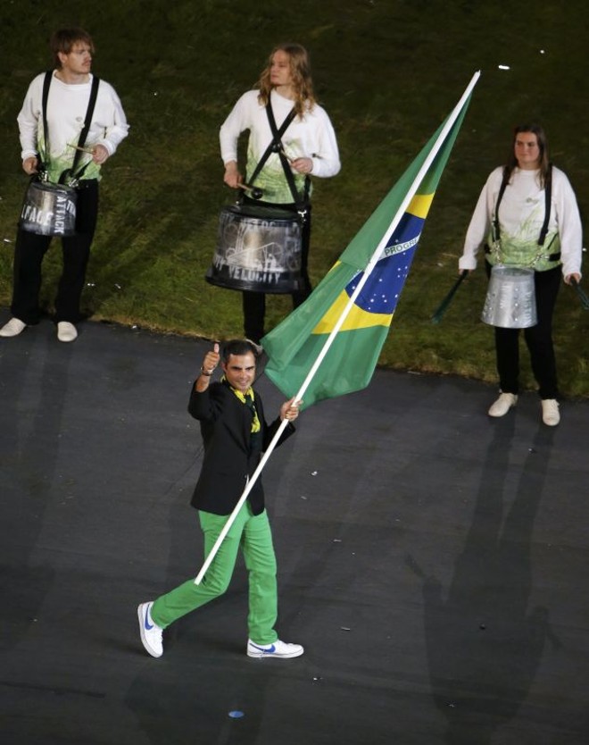 O cavaleiro Rodrigo Pessoa foi o porta-bandeira da delegação brasileira | 