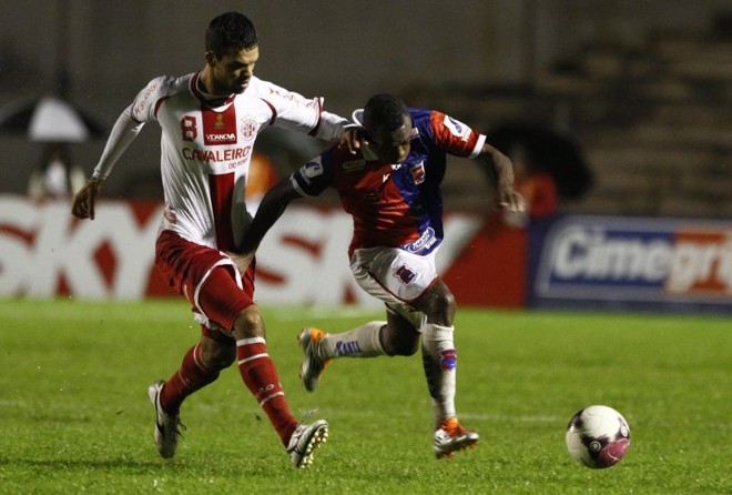 Angolano Geraldo fez a estreia com a camisa do Paraná | 