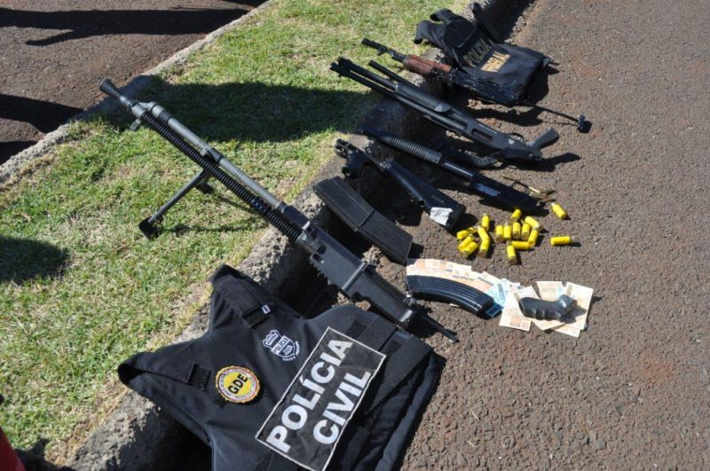 Um arsenal com munição antiaérea de uso restrito das Forças Armadas foi apreendido juntamente com a quadrilha | PF/Divulgação