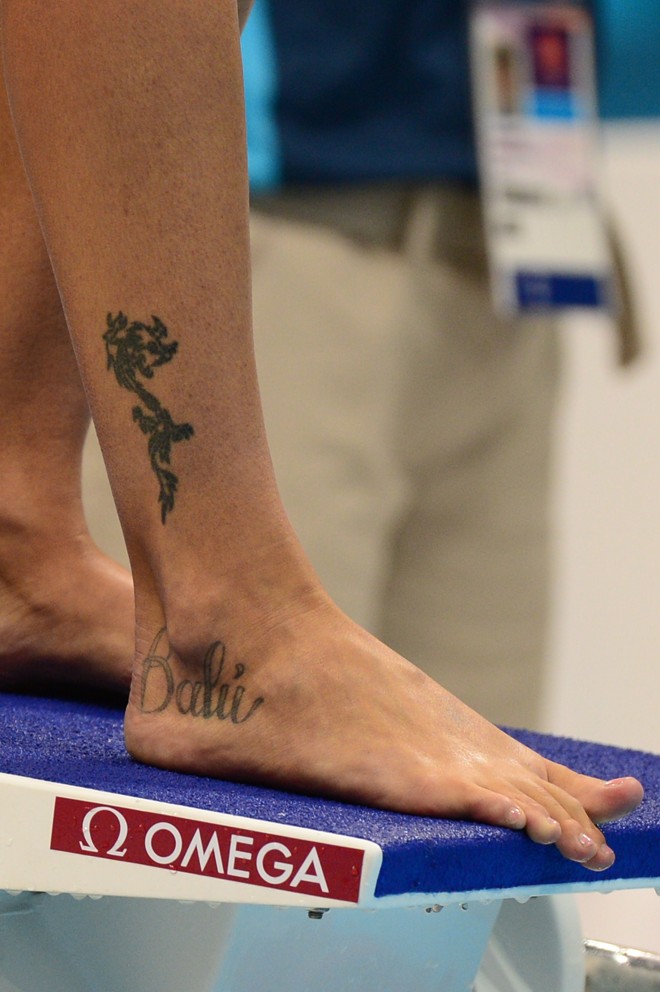 Tatuagens na perna e no pé da nadadroa italiana Federica Pellegrinis |