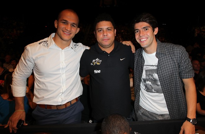 Cigano, Ronaldo e Kaká prestigiaram o UFC 148 |