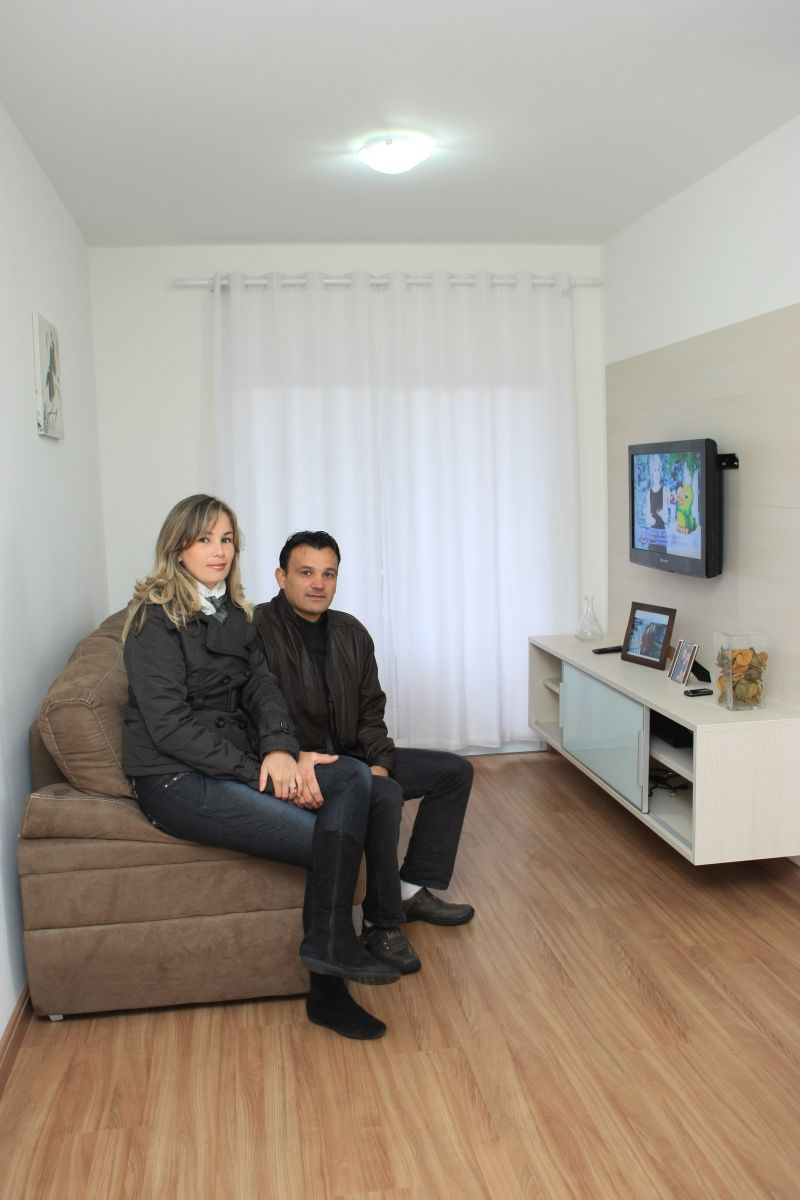 Clovis Floriani e Nerian Furtado reformaram o apartamento utilizando o financiamento do Construcard | Aniele Nascimento/ Gazeta do Povo