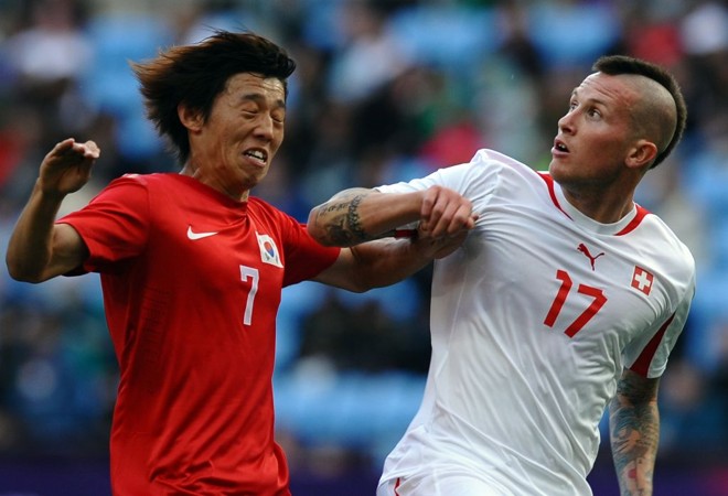 Michel Morganella durante a partida contra a Coreia do Sul. Ele foi expulso dos Jogos por ofensas contra os coreanos |