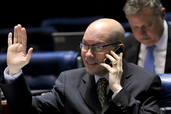 Em sua defesa, o senador negou que tenha chegado a, efetivamente, beneficiar Carlinhos Cachoeira |