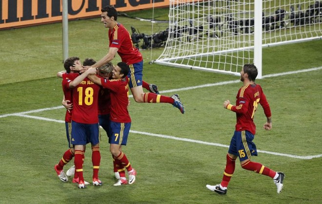 Torres ainda deu a assistência para o quarto gol, anotado por Juan Mata | 