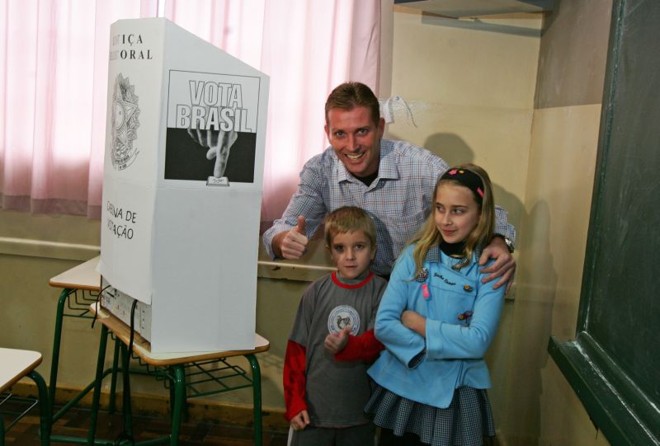 Camargo (PTB): 6º colocado. O deputado estadual Fábio Camargo, com os filhos na cabine de votação, dizia que era preciso priorizar os bairros periféricos | 