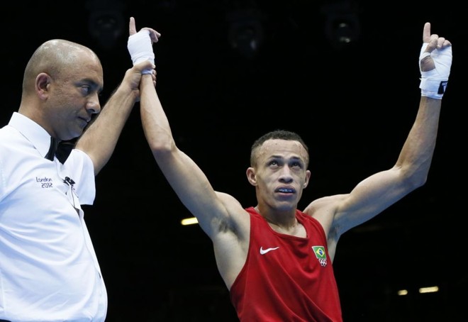 Robenilson de Jesus venceu uzbeque por 13 a 7 na primeira rodada do boxe até 56 kg |