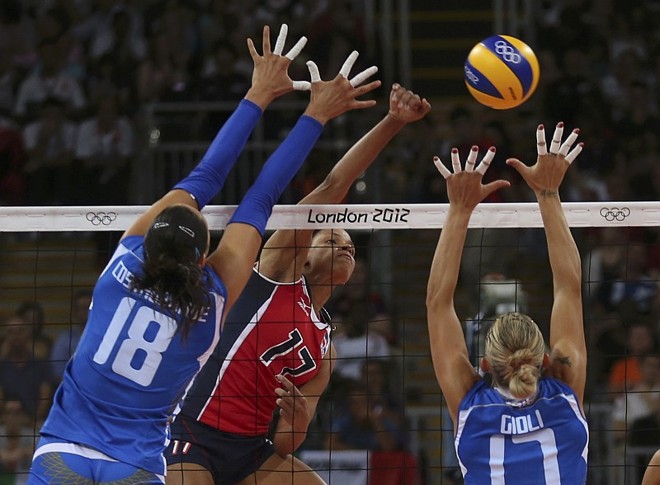 Itália e República Dominicana fizeram um duro duelo no vôlei feminino |