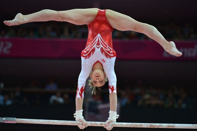 Victoria Komova em apresentação pela equipe canadense |