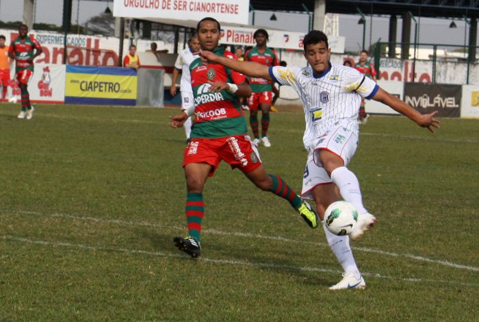 Henrique (direita) marcou o gol mais rápido da competição: ele abriu o placar do jogo aos 15 segundos | Divulgação Cianorte / Andye Iore