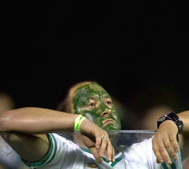 Torcedor coxa-branca cabisbaixo com o revés para o Palmeiras |