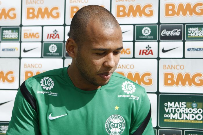 Sérgio Manoel só voltará a jogar em 2013 | Henry Milléo / Gazeta do Povo