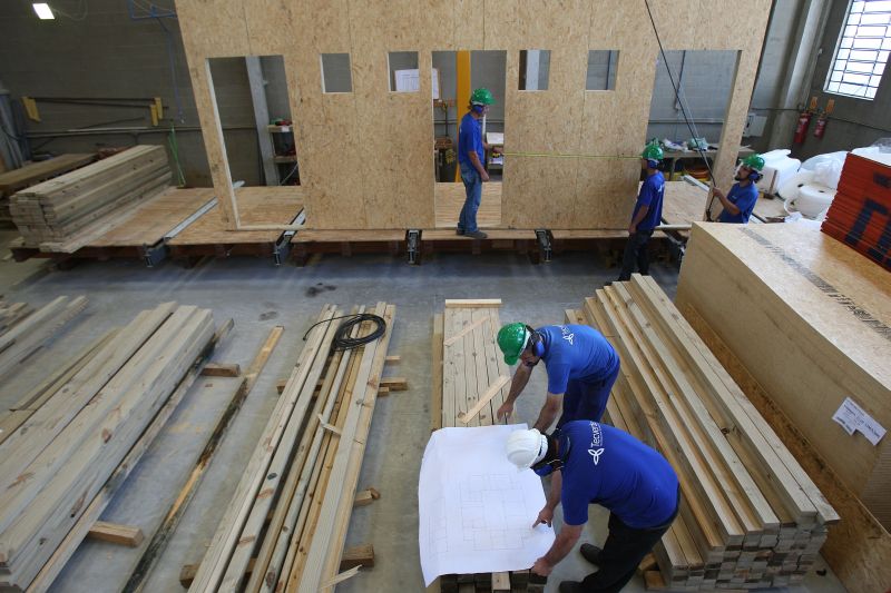 Na Tecverde, as paredes e coberturas das casas saem prontas da fábrica. O resultado é conomia de matéria-prima e tempo | Jonathan Campos/ Gazeta do Povo