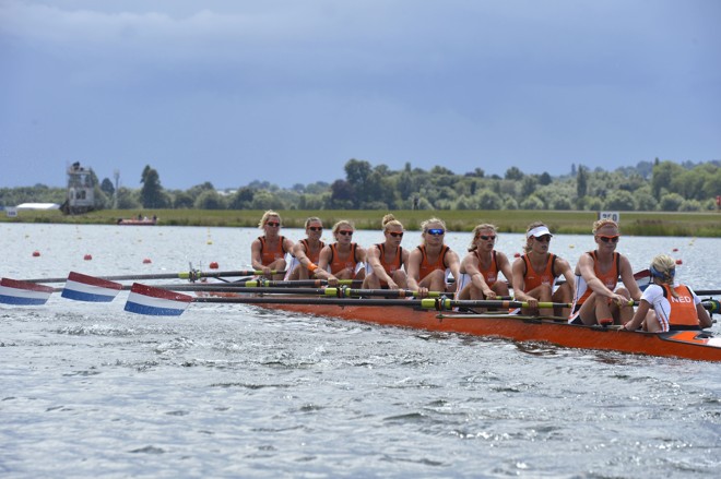 A equipe feminina de remo da Holanda durante disputa de eliminatória |