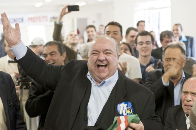 O peemedebista Greca comemora a vitória na convenção municipal: partidos mais organizados tiveram disputa interna | 