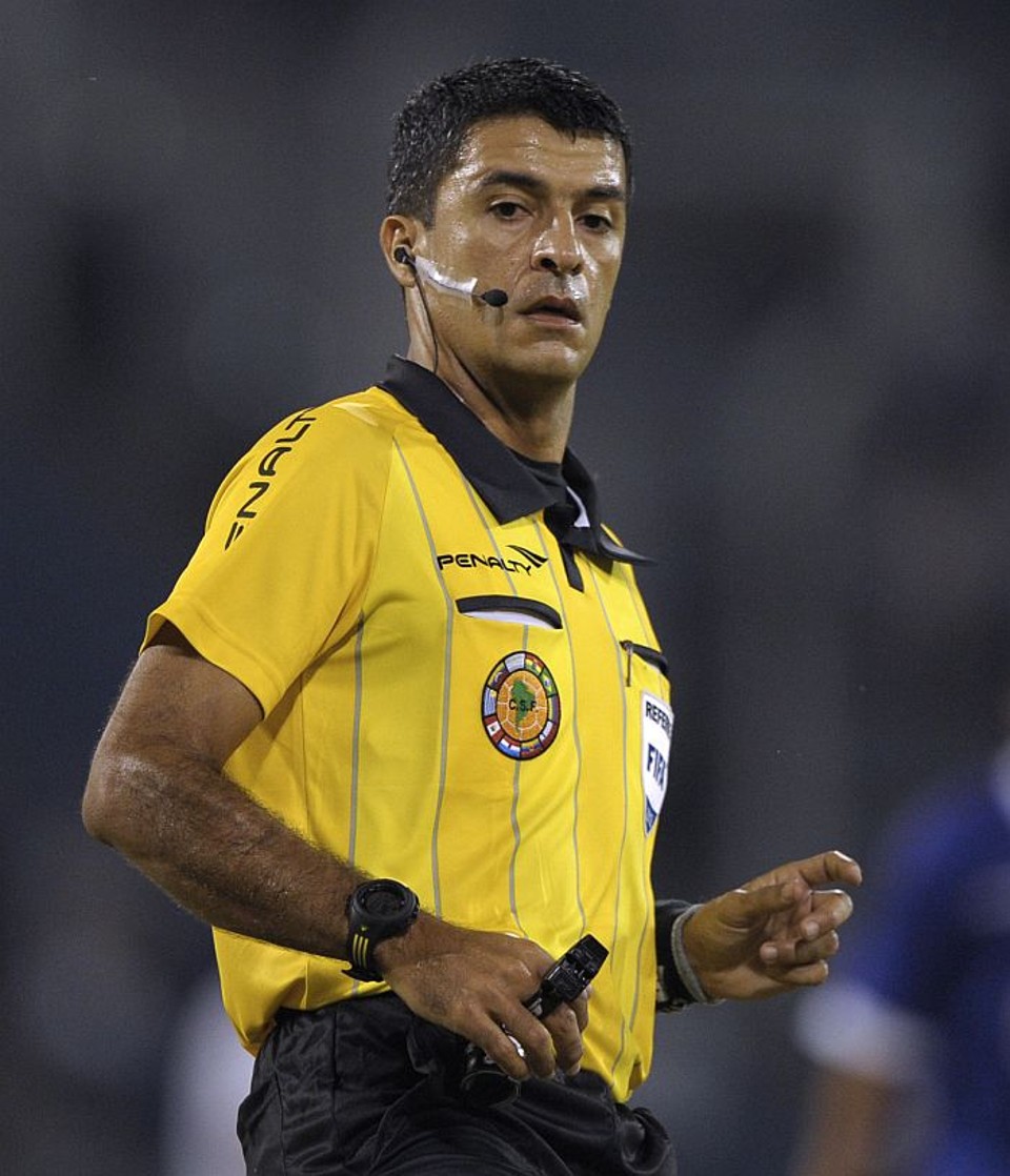 Árbitro Sandro Meira Ricci, que apitará a finalíssima da Copa do Brasil quarta-feira no Couto Pereira | Juan Mabromata  / AFP