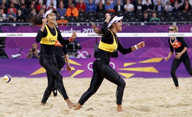 Talita e Maria Elisa bateram holandesas na estreia em Londres |